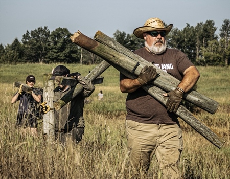 Minnesota BHA Chapter Brings the Heat for Summer Fence Removal